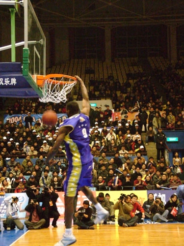 凭借稳健的 凭借稳健的