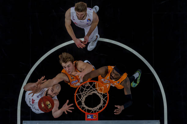 国足新任主 国足新任主